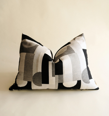 Nuvia Black